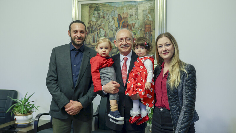 Kemal Kılıçdaroğlu, Torunları İpek ve Barış’la Buluştu